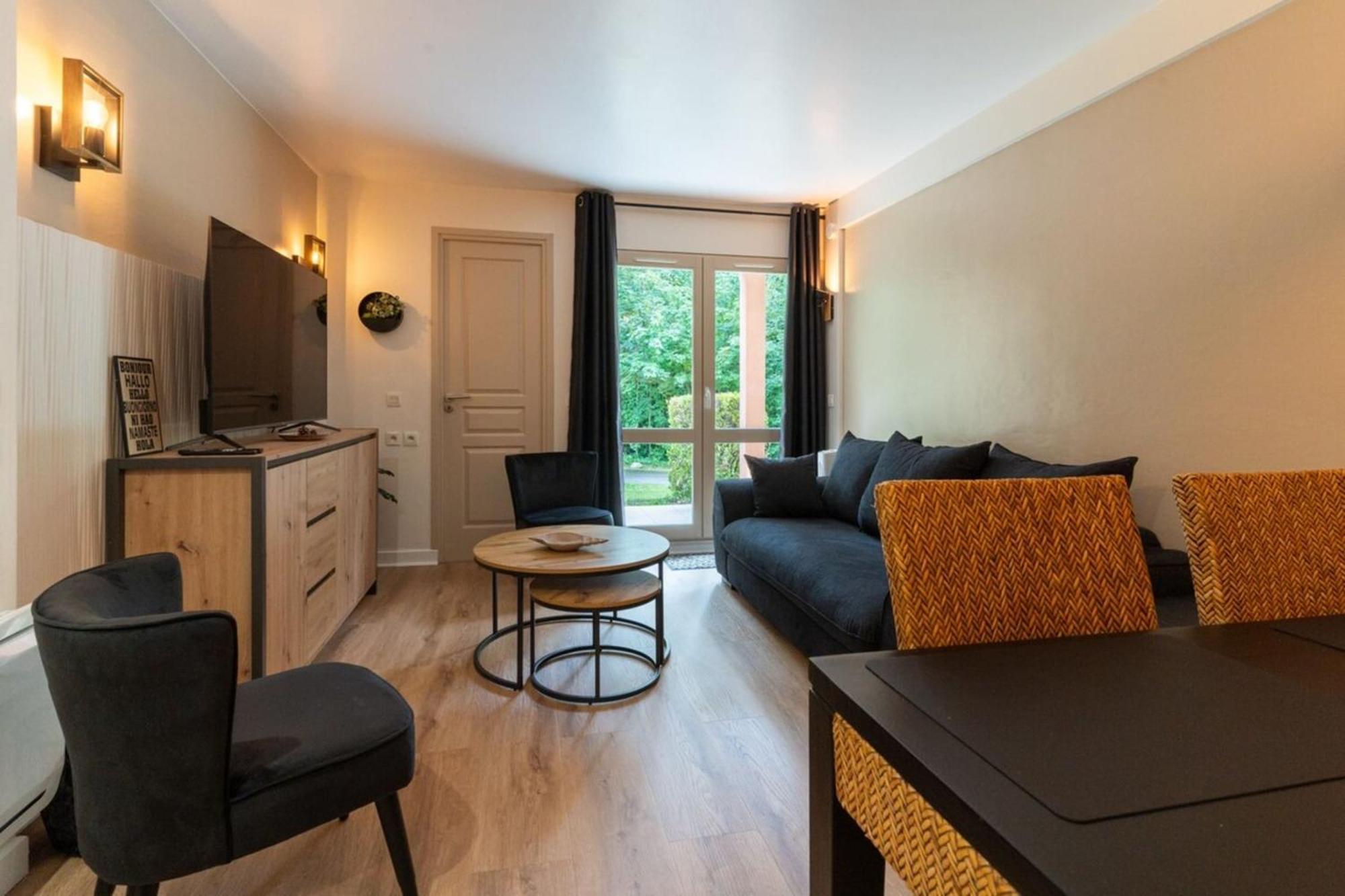Beautiful Flat With Swimming Pool Tennis Court And Private Car Parking 09 Le Touquet Exteriör bild