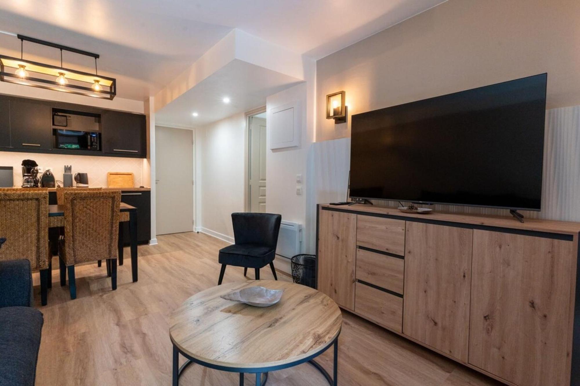 Beautiful Flat With Swimming Pool Tennis Court And Private Car Parking 09 Le Touquet Exteriör bild